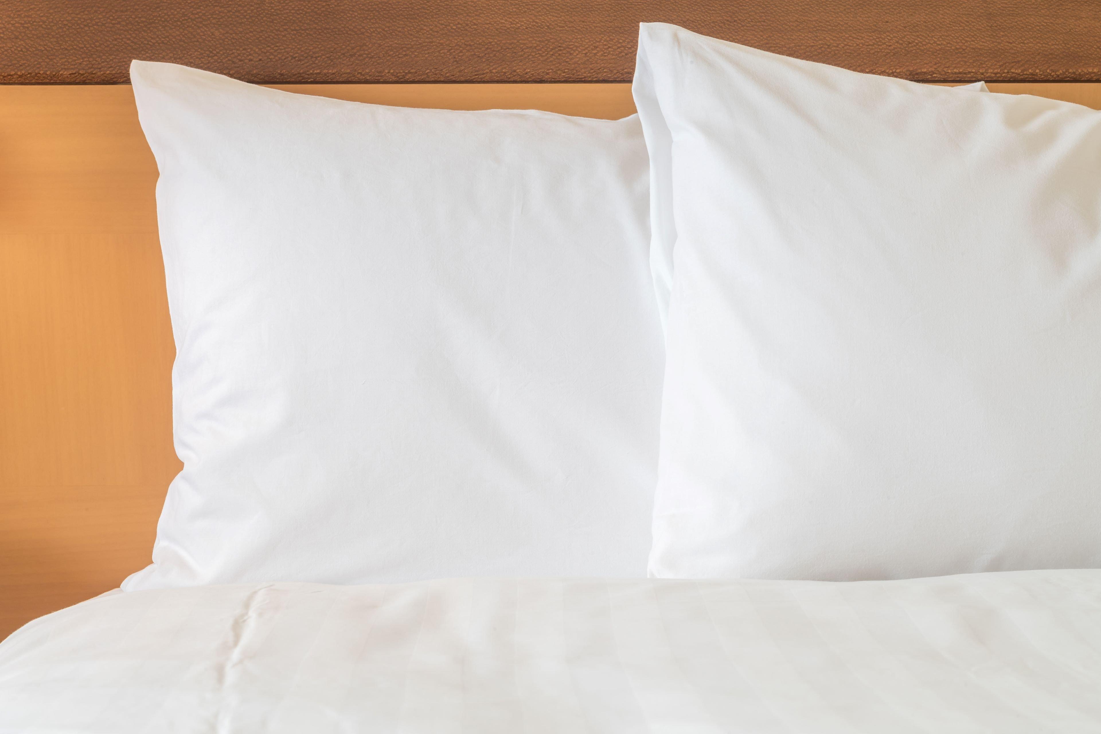 InterContinental Regency Bahrain, an IHG Hotel Manama Exterior foto Two pillows on a bed