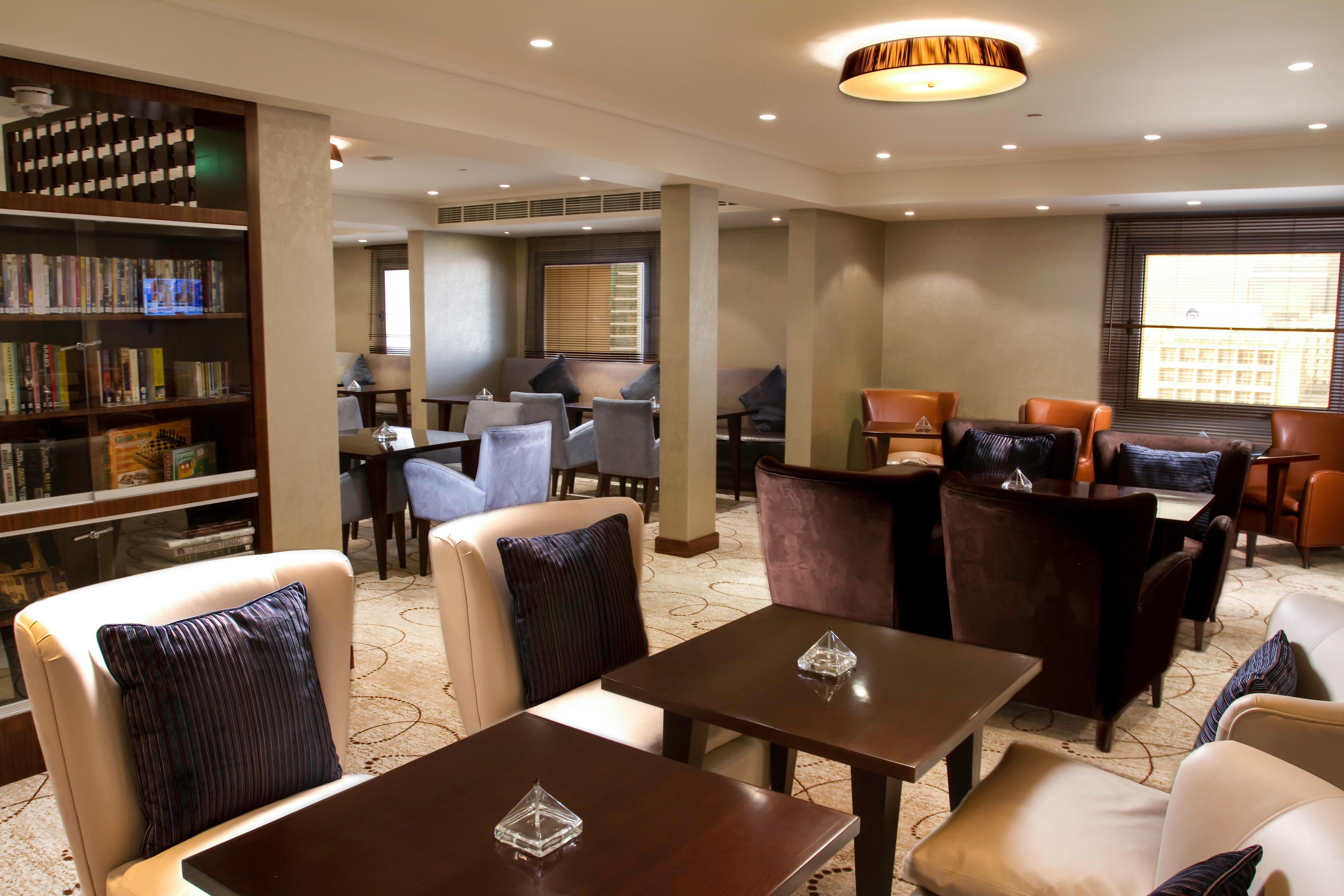 InterContinental Regency Bahrain, an IHG Hotel Manama Exterior foto The Library at the Taj Mahal Palace