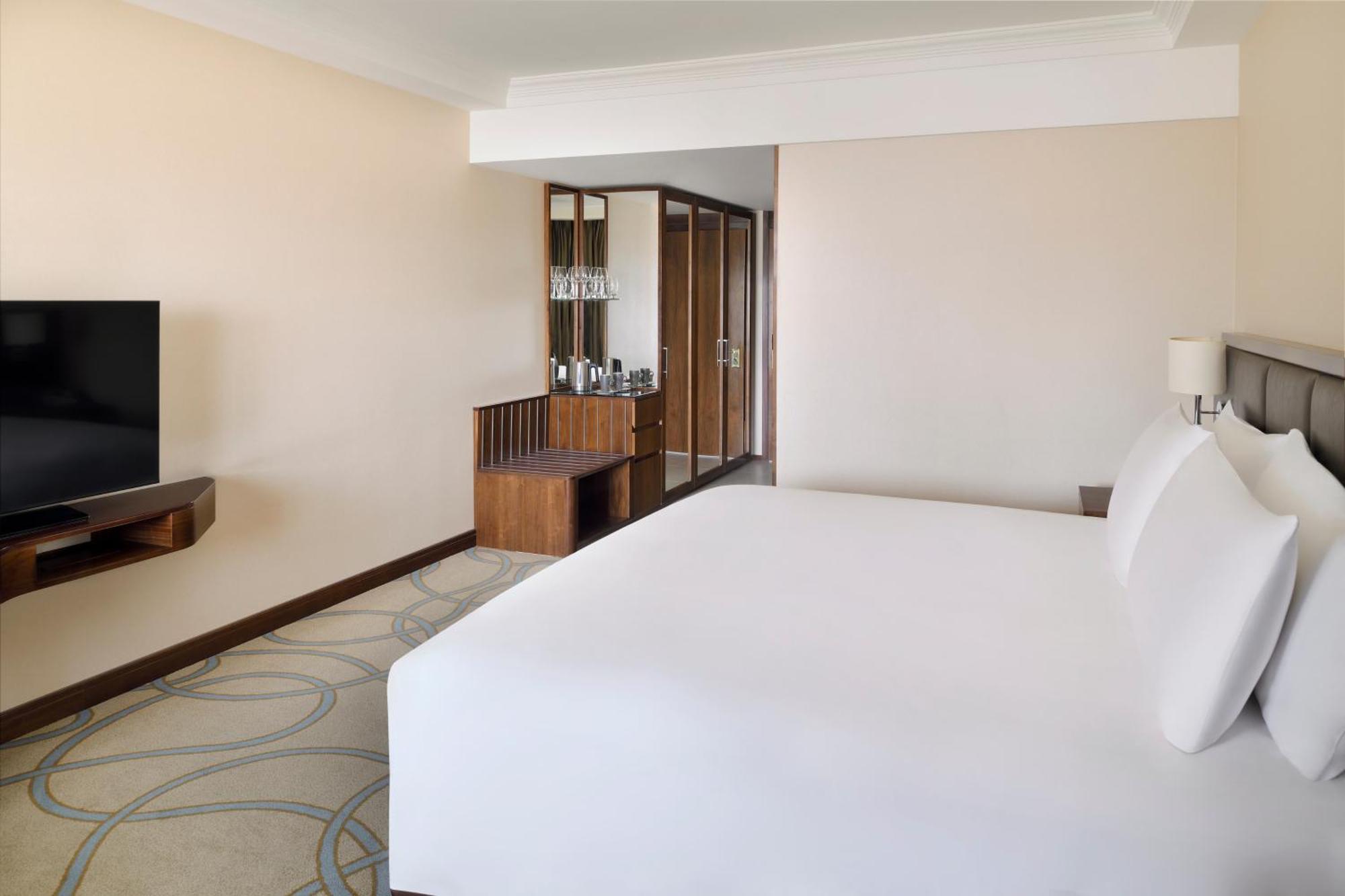 InterContinental Regency Bahrain, an IHG Hotel Manama Exterior foto A bedroom at the hotel
